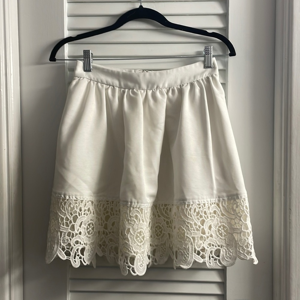 Express White Skirt With Lace Trim-W/POCKETS!Tailored Band at Waist,then full.